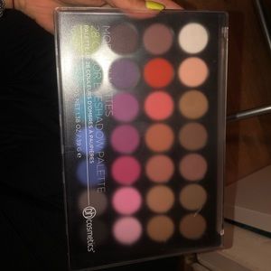 BH cosmetics modern matte 28 color palette